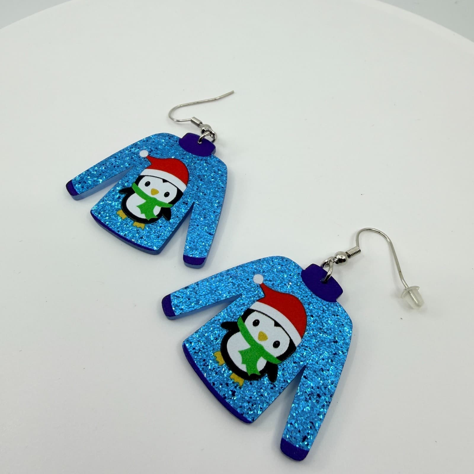 VTG Christmas Santa Hat Highland Cow Dangle Earrings Festive Holiday Acrylic - Thumbnail 8