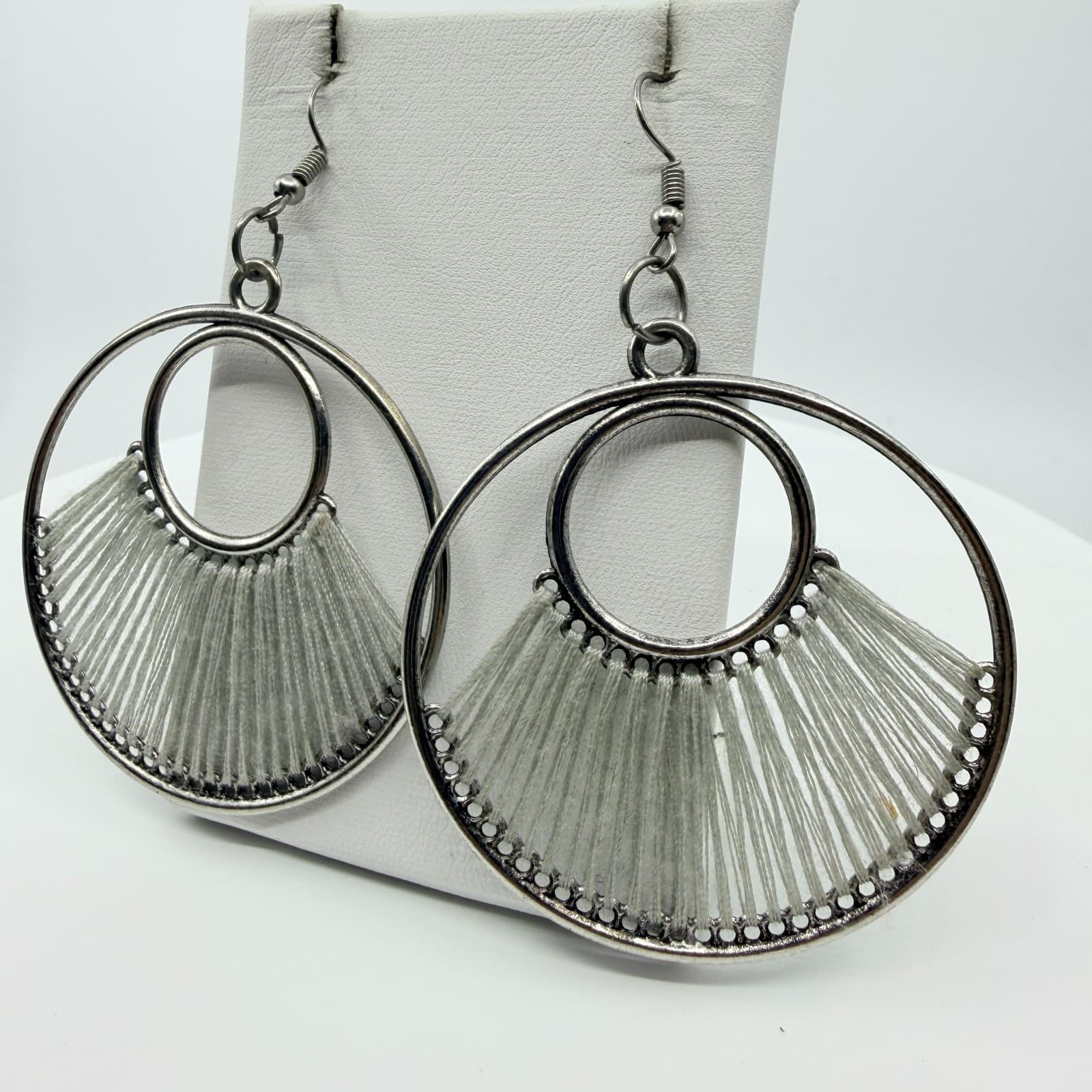 Vintage Boho Silver Tone Cream Thread Wrapped Concentric Circle Hoop Earrings - Thumbnail 3