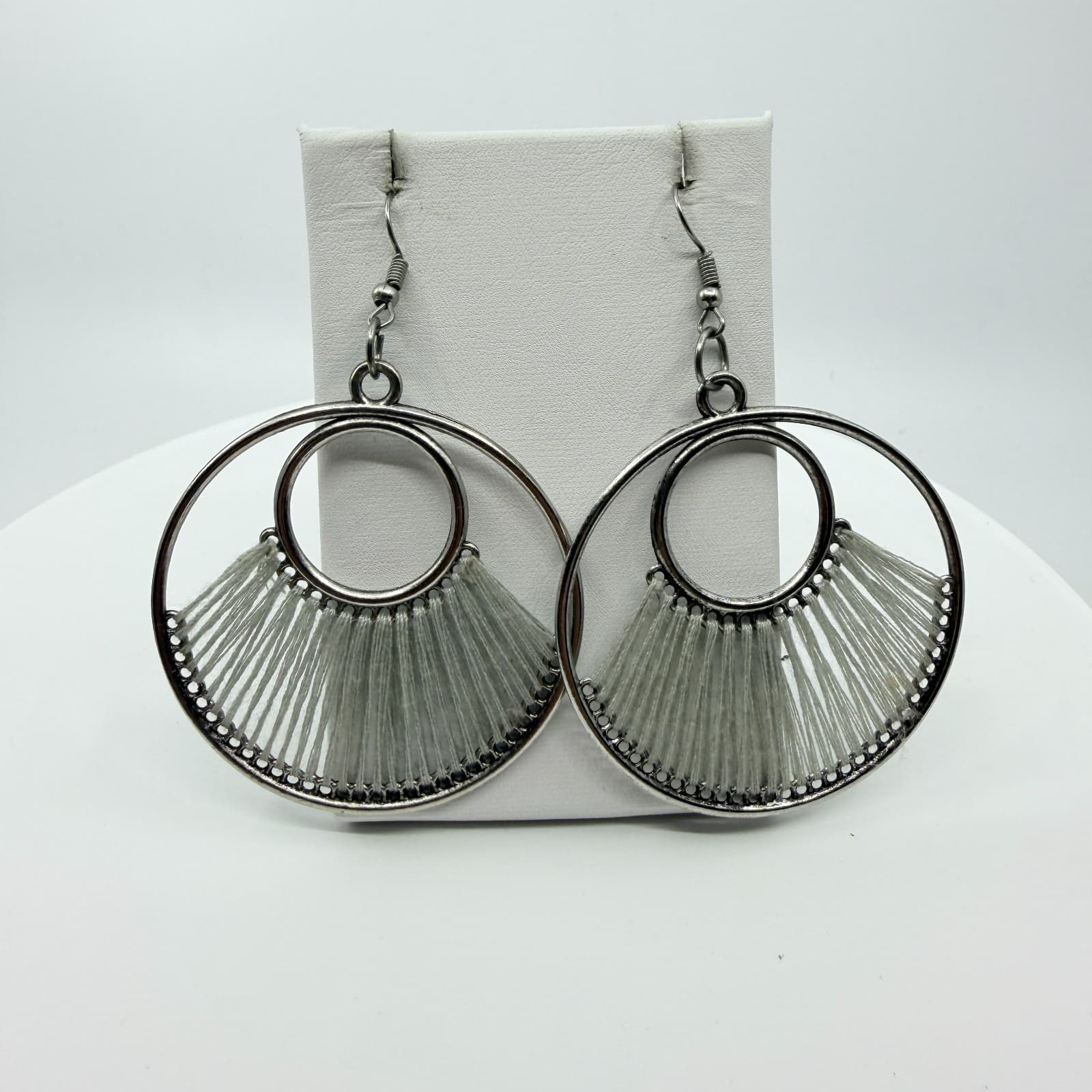 Vintage Boho Silver Tone Cream Thread Wrapped Concentric Circle Hoop Earrings - Thumbnail 5