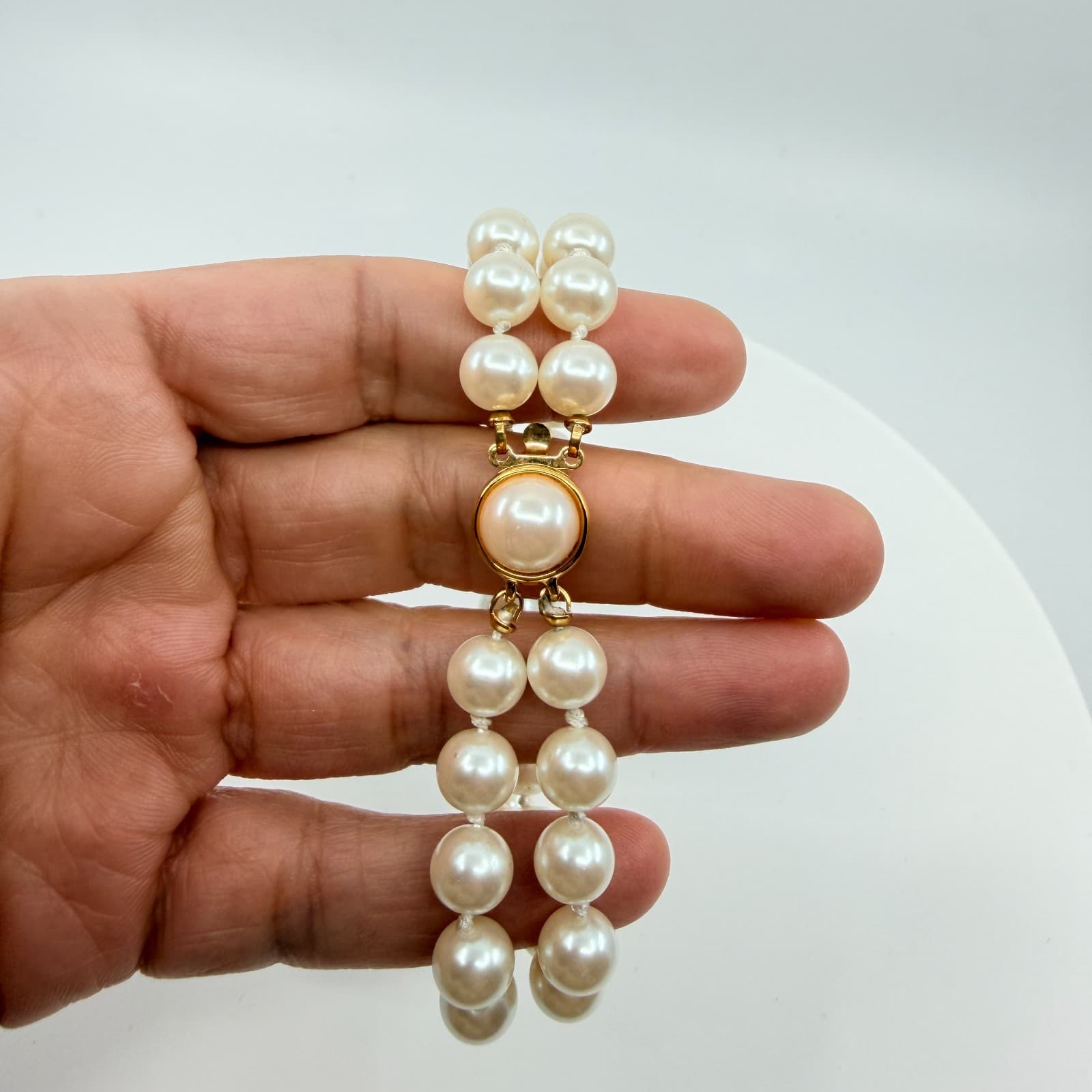 Vintage Double Strand White Faux Pearl Bracelet Gold Tone Statement Clasp Y2K - Thumbnail 7