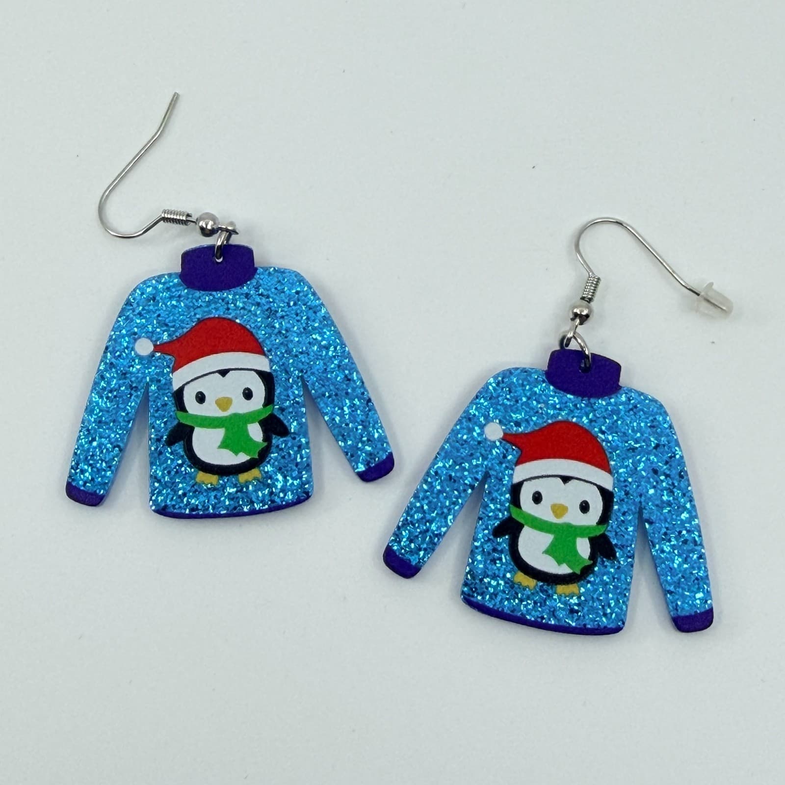 VTG Christmas Santa Hat Highland Cow Dangle Earrings Festive Holiday Acrylic - Thumbnail 7
