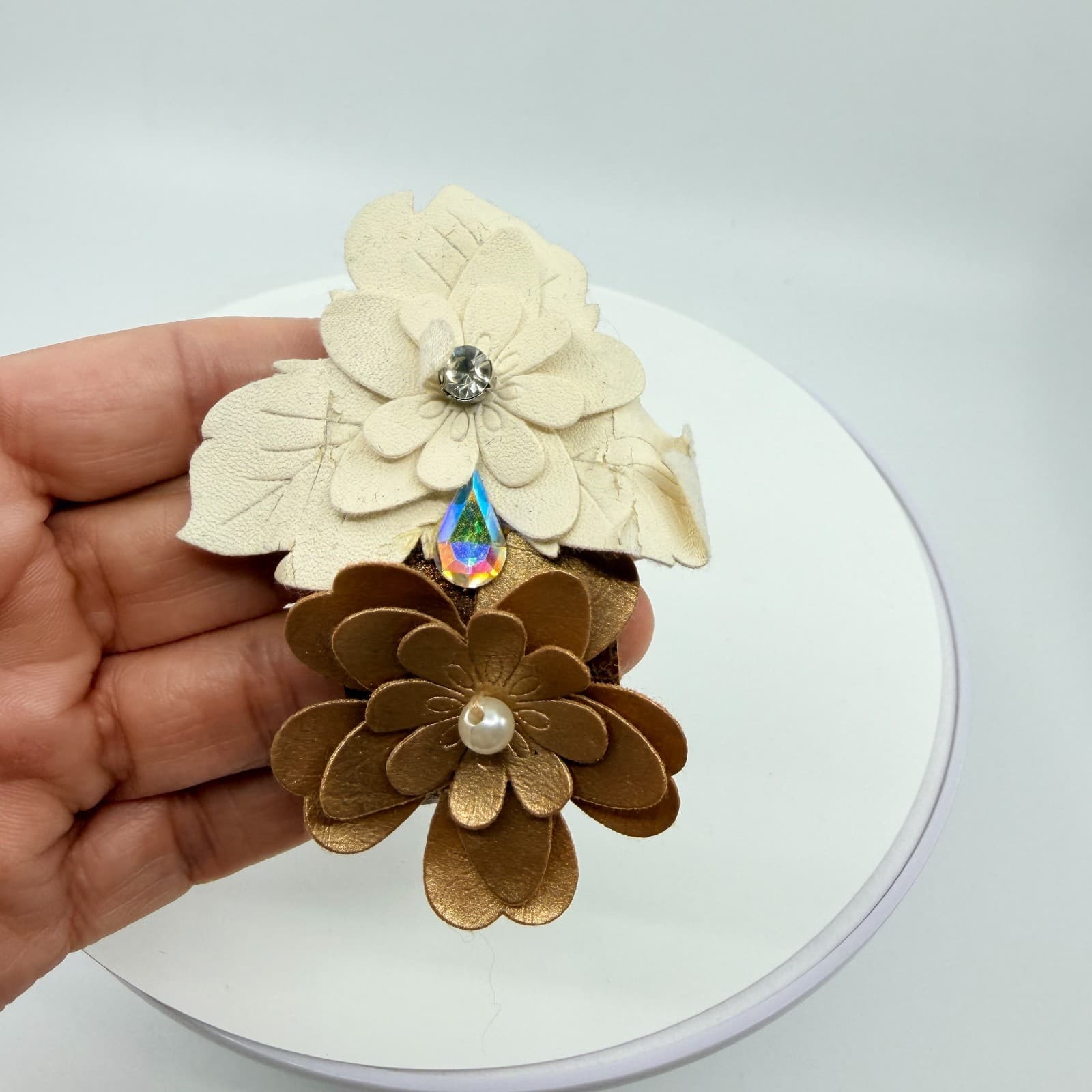 VTG Metallic Bronze Tone Leather Flower Cuff Bracelet Cream Pearl Rhinestone - Thumbnail 10