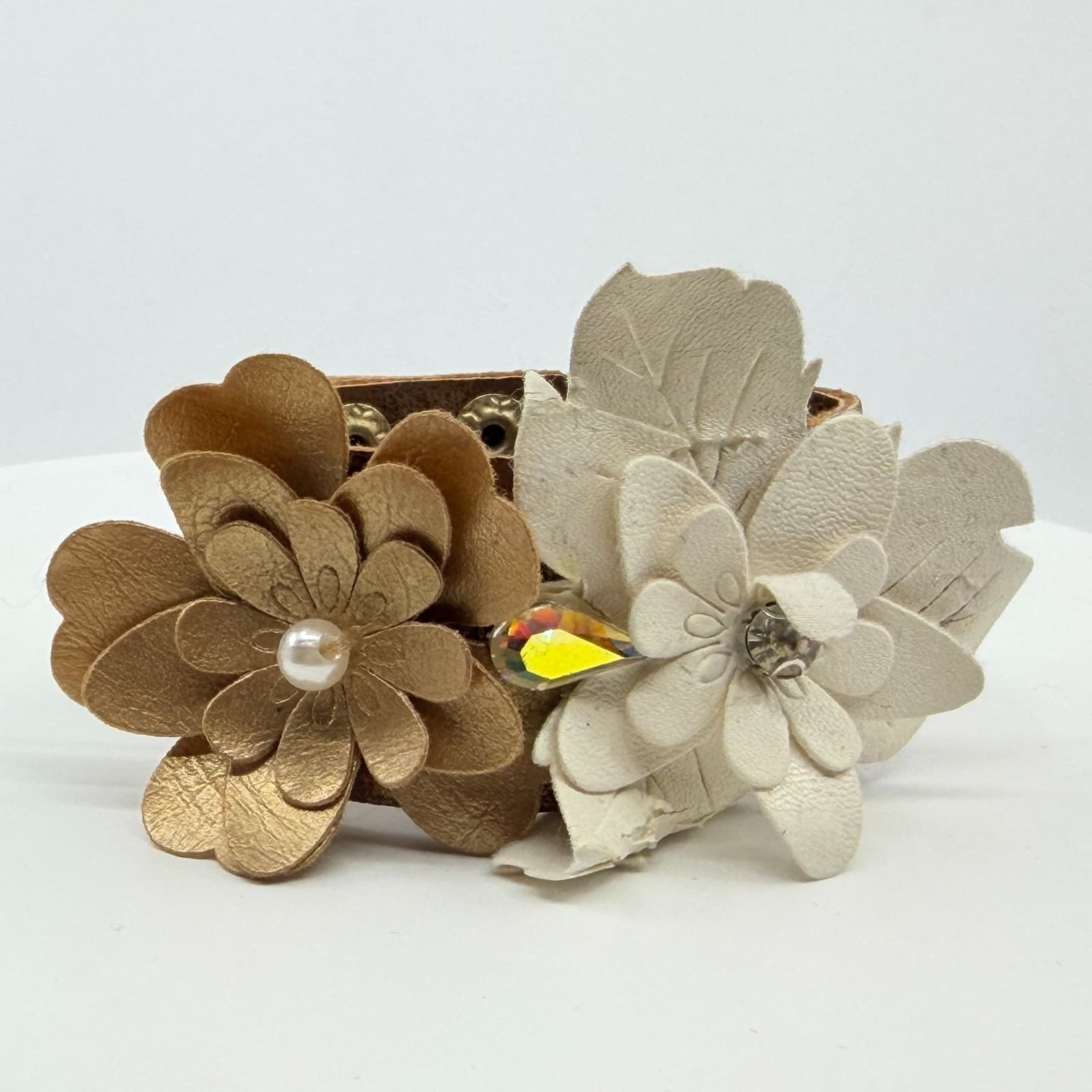 VTG Metallic Bronze Tone Leather Flower Cuff Bracelet Cream Pearl Rhinestone - Thumbnail 7