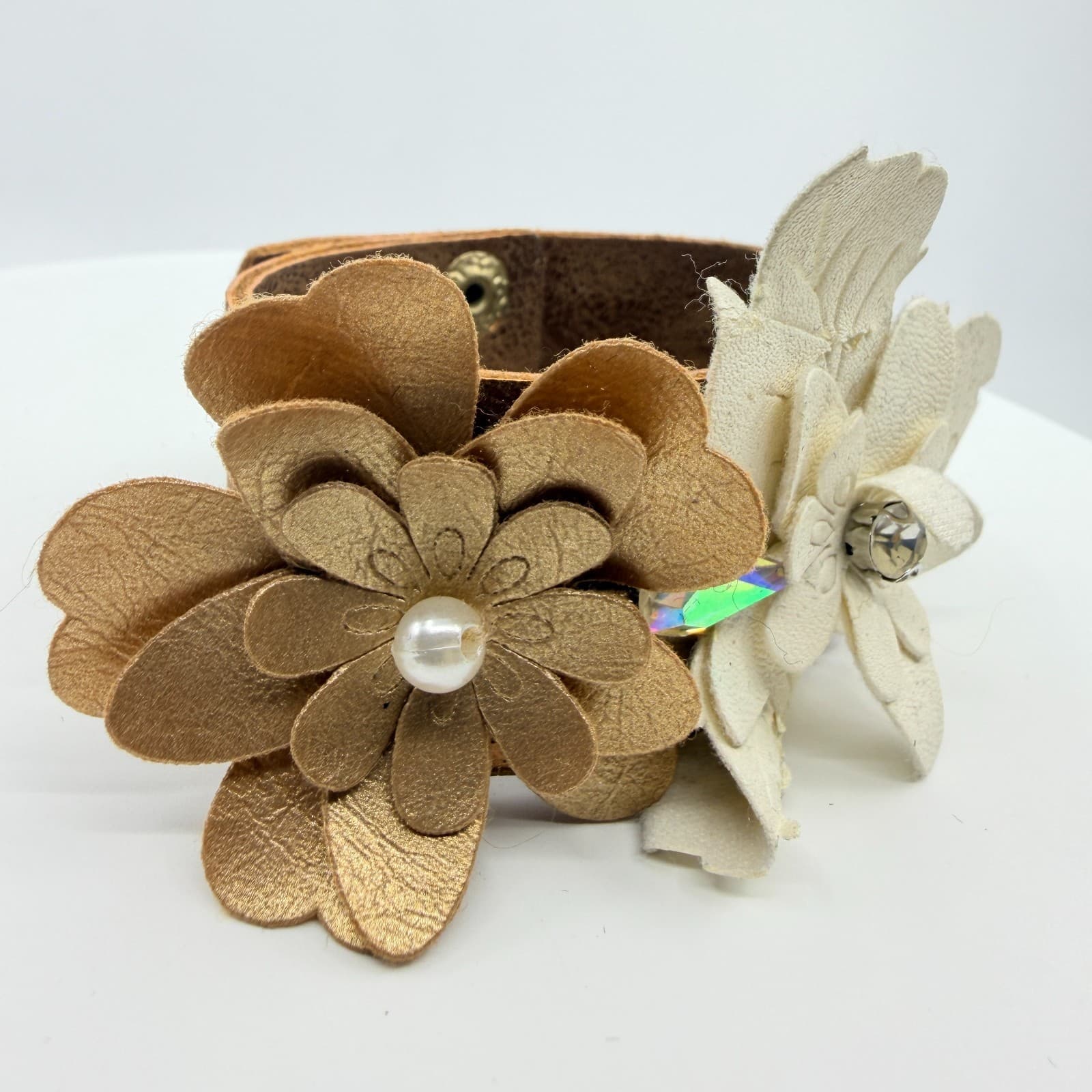 VTG Metallic Bronze Tone Leather Flower Cuff Bracelet Cream Pearl Rhinestone - Thumbnail 2