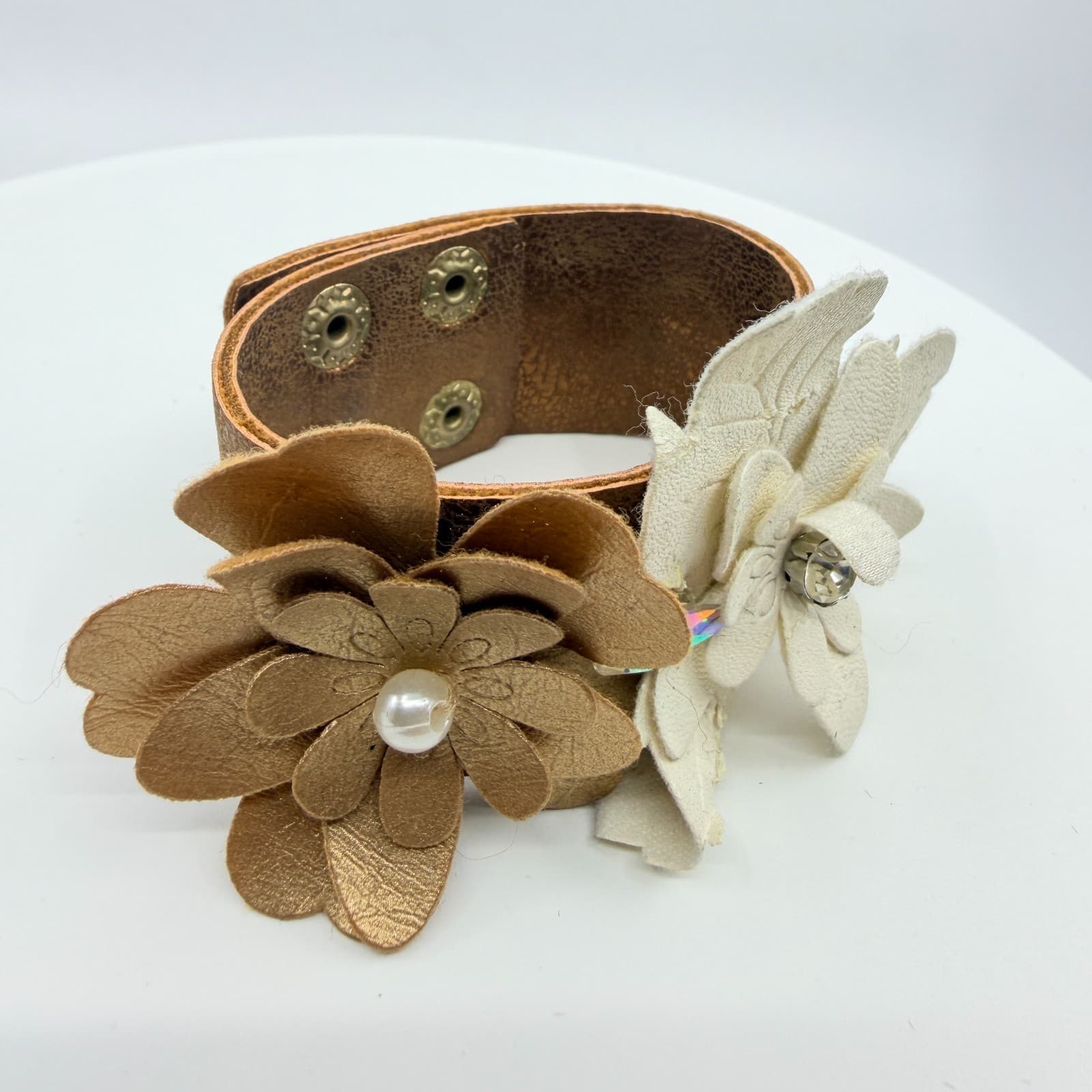 VTG Metallic Bronze Tone Leather Flower Cuff Bracelet Cream Pearl Rhinestone - Thumbnail 3