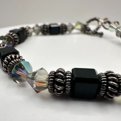 Vintage 90s Black Cube Beaded Bracelet Iridescent Glass Silver Tone Toggle Boho - Thumbnail 2
