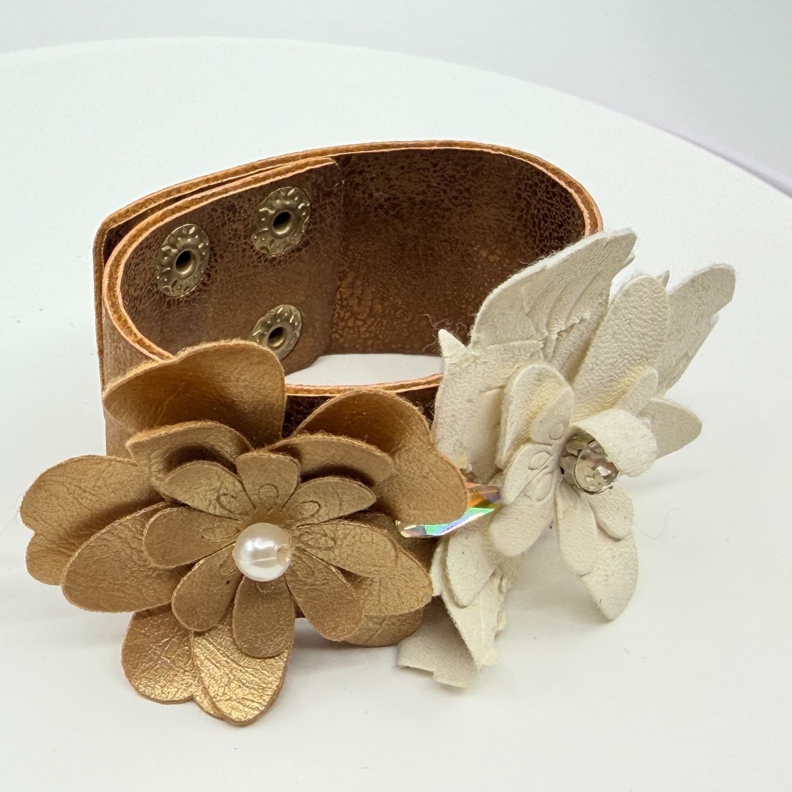 VTG Metallic Bronze Tone Leather Flower Cuff Bracelet Cream Pearl Rhinestone - Thumbnail 9