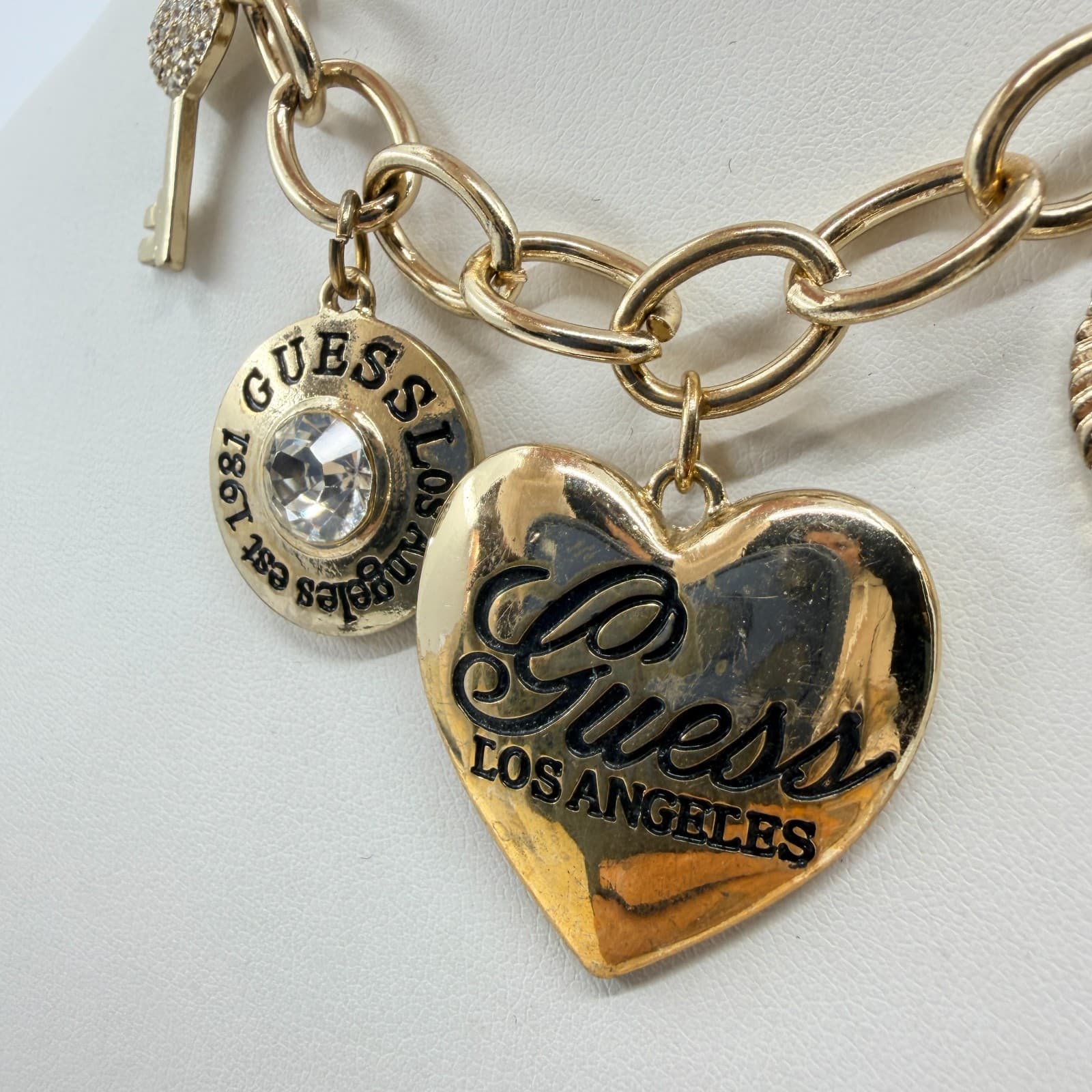 Vintage GUESS Los Angele Y2K Gold Tone Faux Pearl Multi Charm Chain Necklace - Thumbnail 6