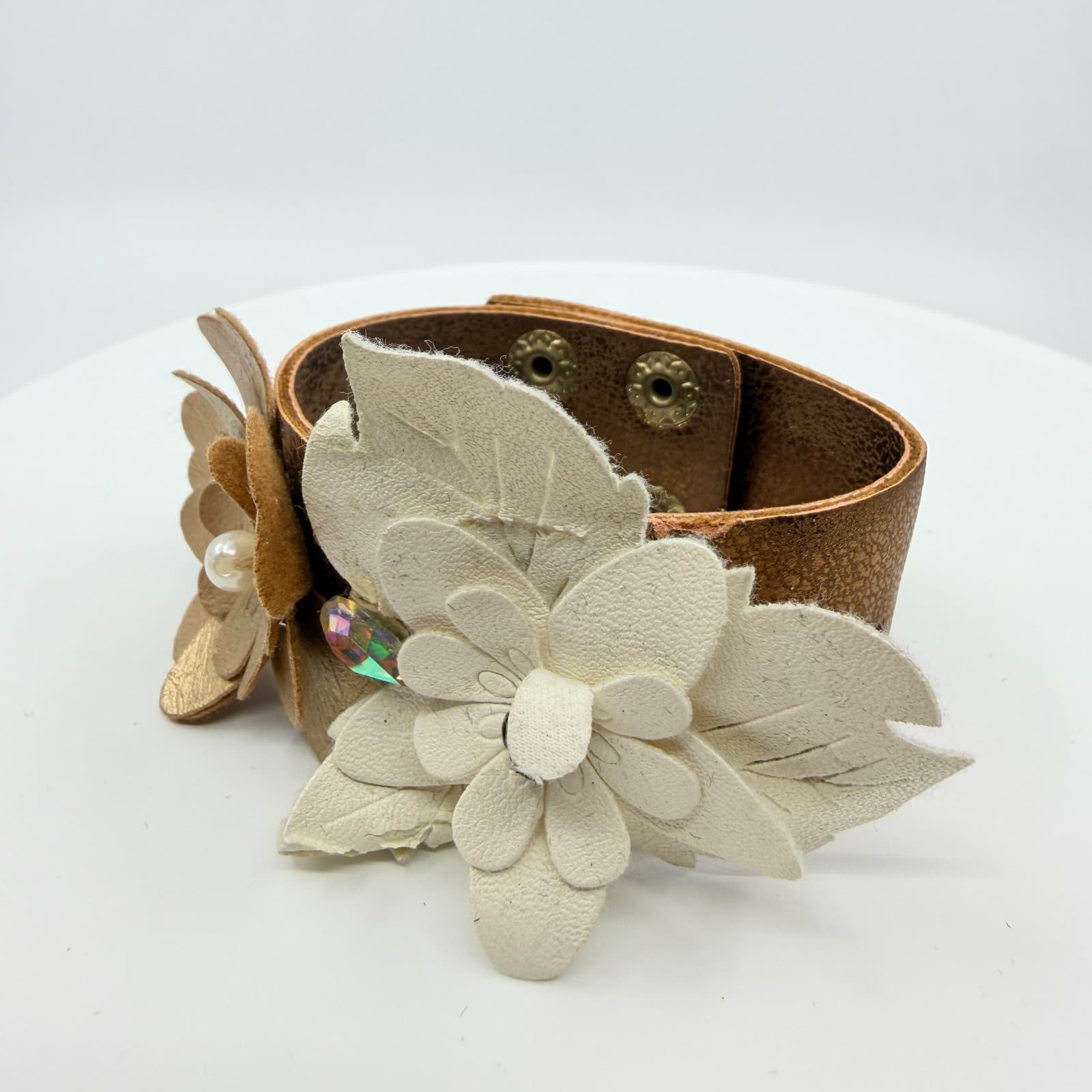 VTG Metallic Bronze Tone Leather Flower Cuff Bracelet Cream Pearl Rhinestone - Thumbnail 4