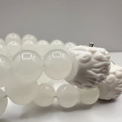 Vintage 90s White Glass Bead Bracelet Lion Crown Charm Boho Jewelry Gift Boho - Thumbnail 3