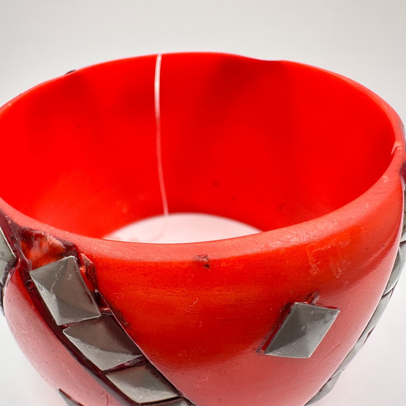 Vintage 80s Red Resin Bangle Bracelet with Silver Pyramid Studs Punk Style Retro - Thumbnail 4