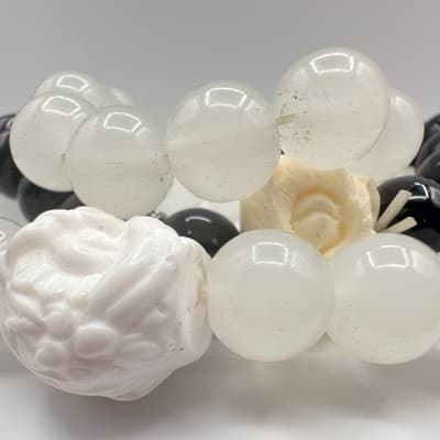 Vintage 90s Black White Beaded Bracelet Set with Crown Floral Charm - Thumbnail 4