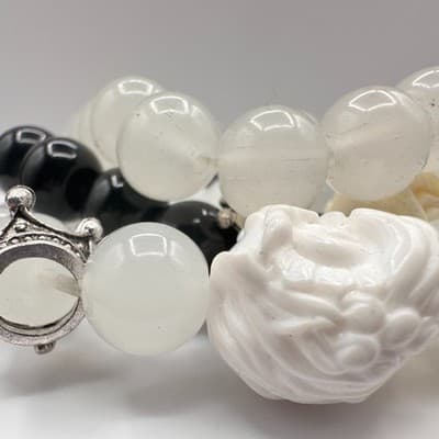 Vintage 90s Black White Beaded Bracelet Set with Crown Floral Charm - Thumbnail 2