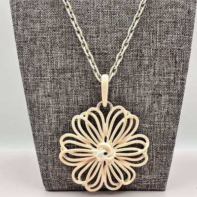 Vintage 80s Cream Enamel Floral Pendant Necklace Retro Women's Classic Jewelry - Thumbnail 4