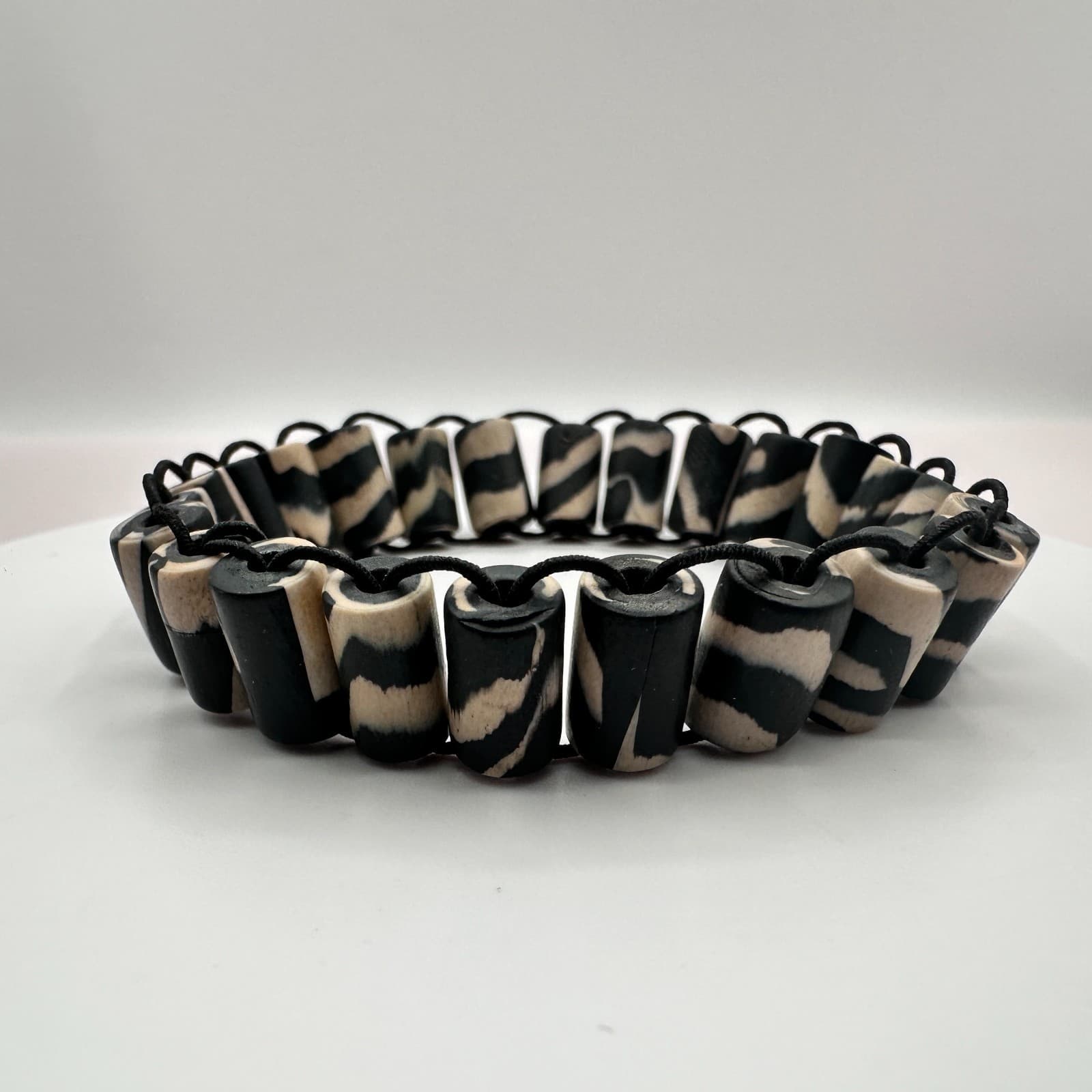 Vintage 90s Zebra Striped Bone Bead Stretch Bracelet Black White Boho Ethnic 90s - Thumbnail 2