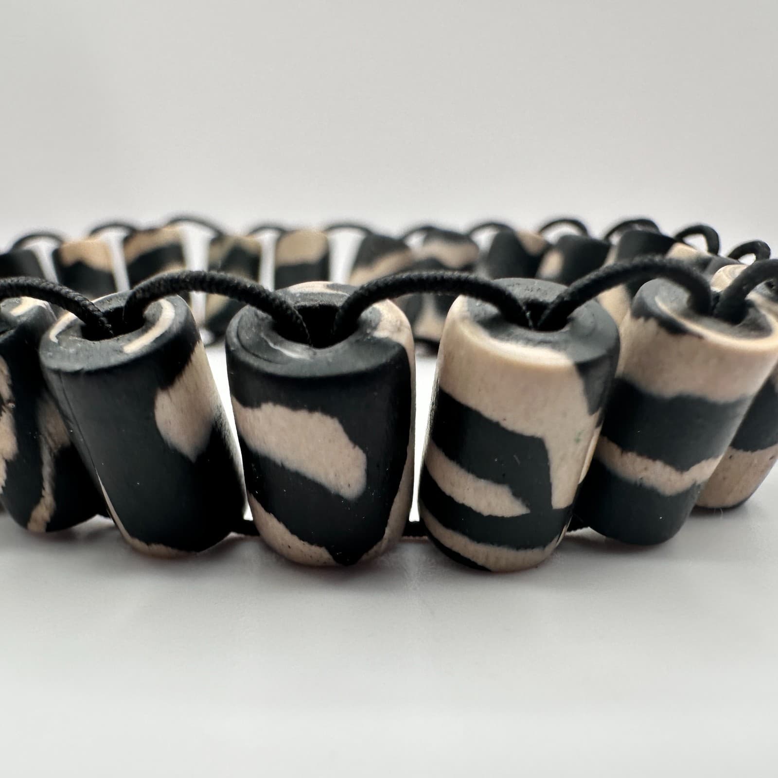Vintage 90s Zebra Striped Bone Bead Stretch Bracelet Black White Boho Ethnic 90s - Thumbnail 8