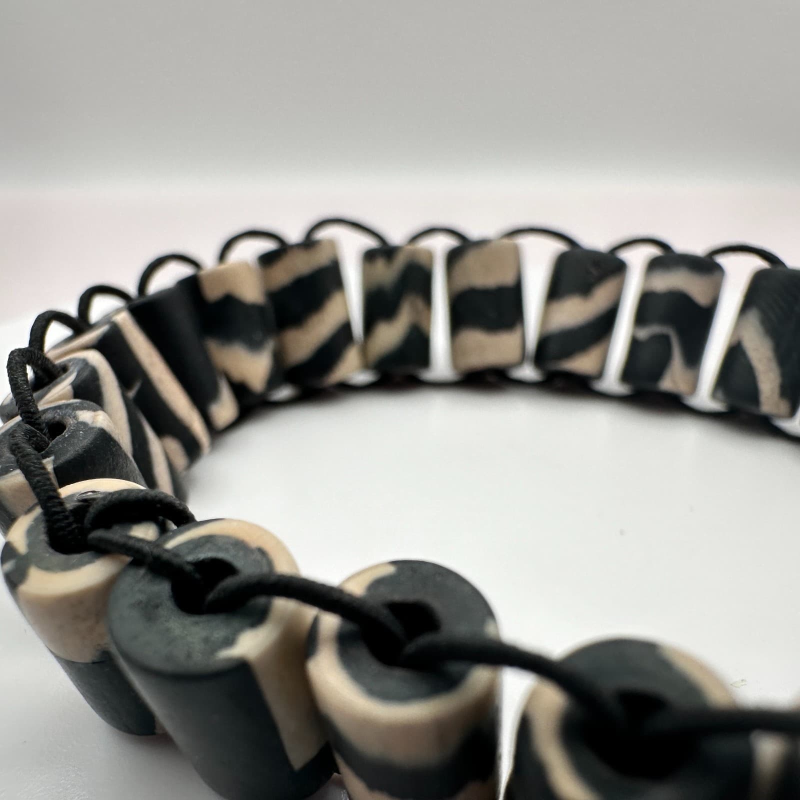 Vintage 90s Zebra Striped Bone Bead Stretch Bracelet Black White Boho Ethnic 90s - Thumbnail 9