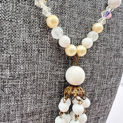 Vintage 80s White & Cream Beaded Necklace Gold Tone Tassel Statement Jewelry Y2K - Thumbnail 4
