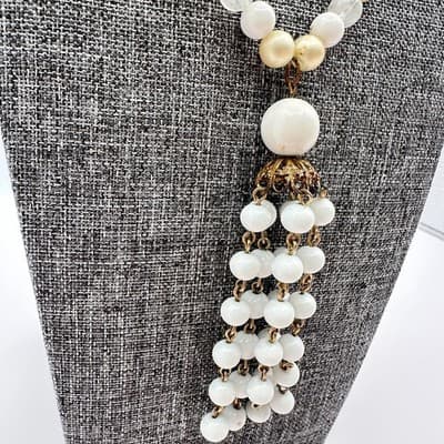 Vintage 80s White & Cream Beaded Necklace Gold Tone Tassel Statement Jewelry Y2K - Thumbnail 5