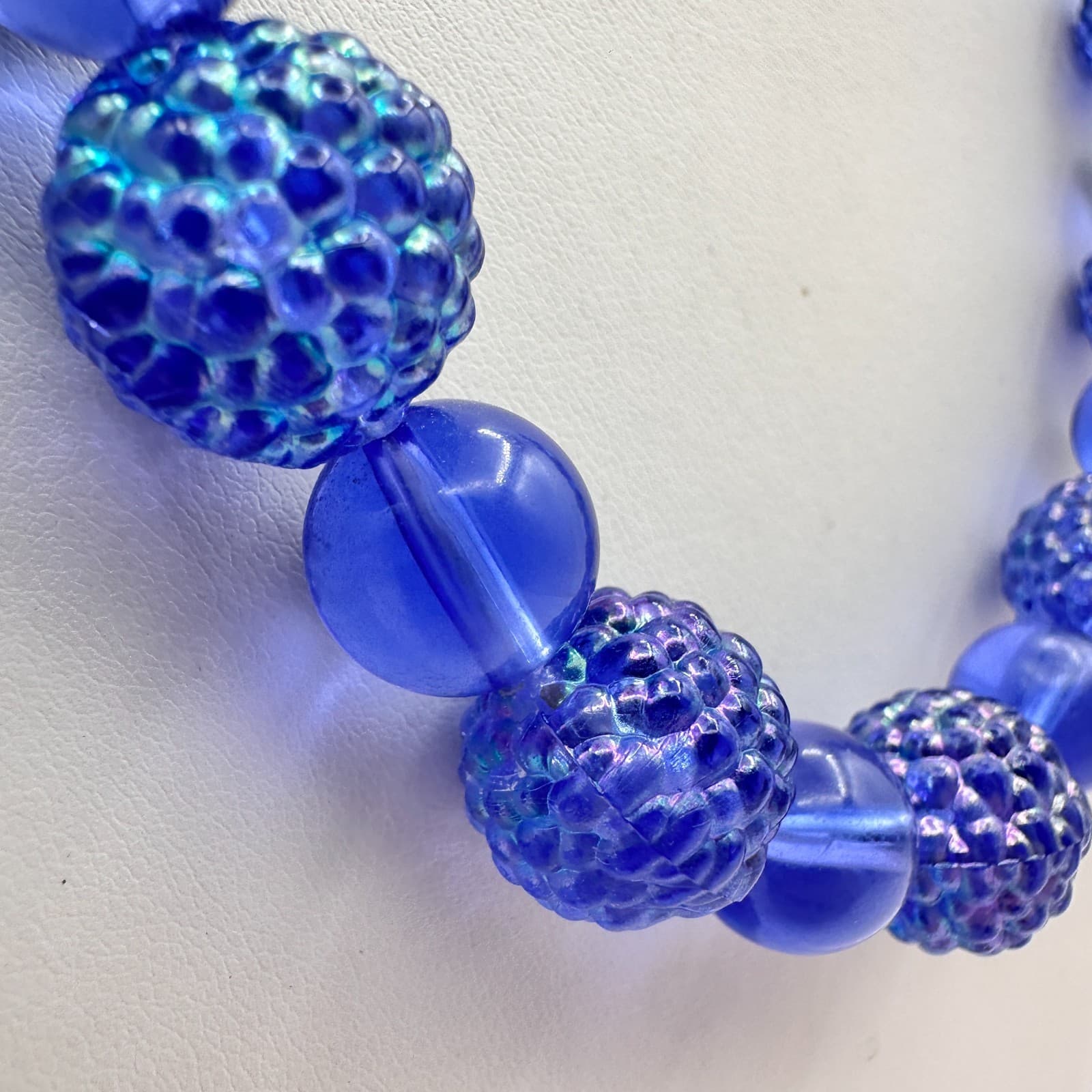 Vintage 90s Cobalt Blue Iridescent Berry Beaded lucite Necklace Women's Jewelry - Thumbnail 4