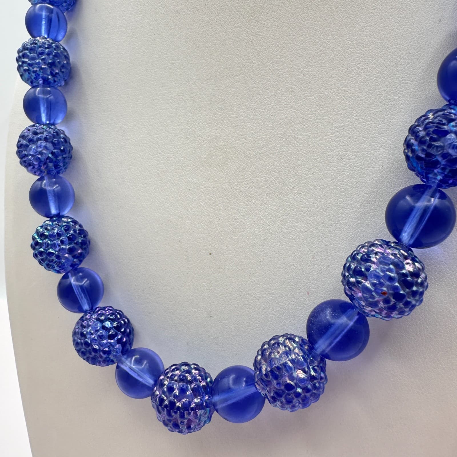 Vintage 90s Cobalt Blue Iridescent Berry Beaded lucite Necklace Women's Jewelry - Thumbnail 8
