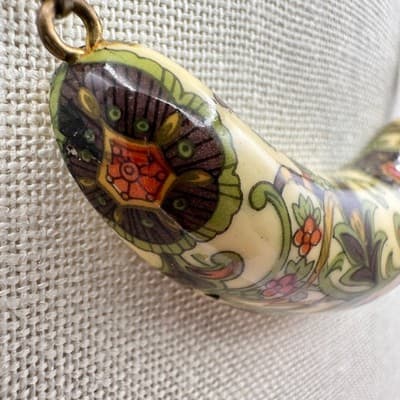 Vintage 90s Stone Bead Floral Crescent Pendant Necklace Silver Tone Jewelry - Thumbnail 5
