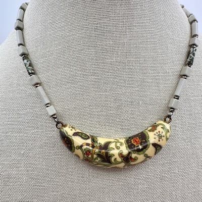 Vintage 90s Stone Bead Floral Crescent Pendant Necklace Silver Tone Jewelry - Thumbnail 8