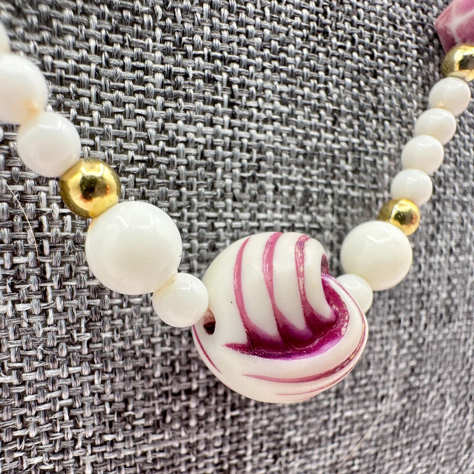 Vintage Y2K Statement Necklace Purple White Swirl Glass Beaded Gold Tone Jewelry - Thumbnail 5