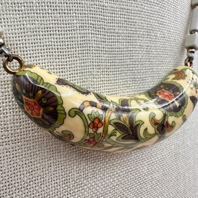 Vintage 90s Stone Bead Floral Crescent Pendant Necklace Silver Tone Jewelry - Thumbnail 3