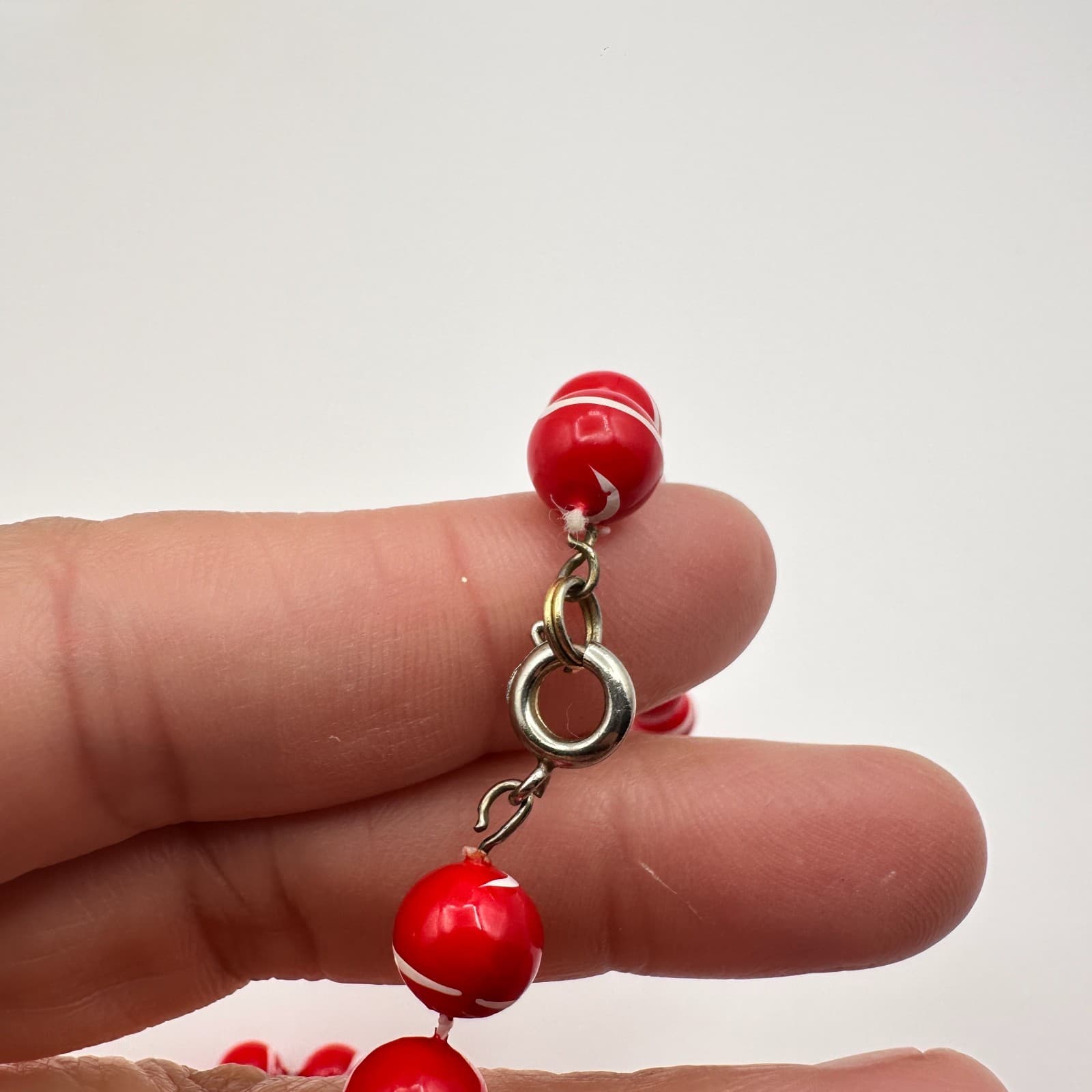 Vintage 80s Red White Swirl Ball Bead Necklace Choker Mod Plastic Retro Jewelry - Thumbnail 8