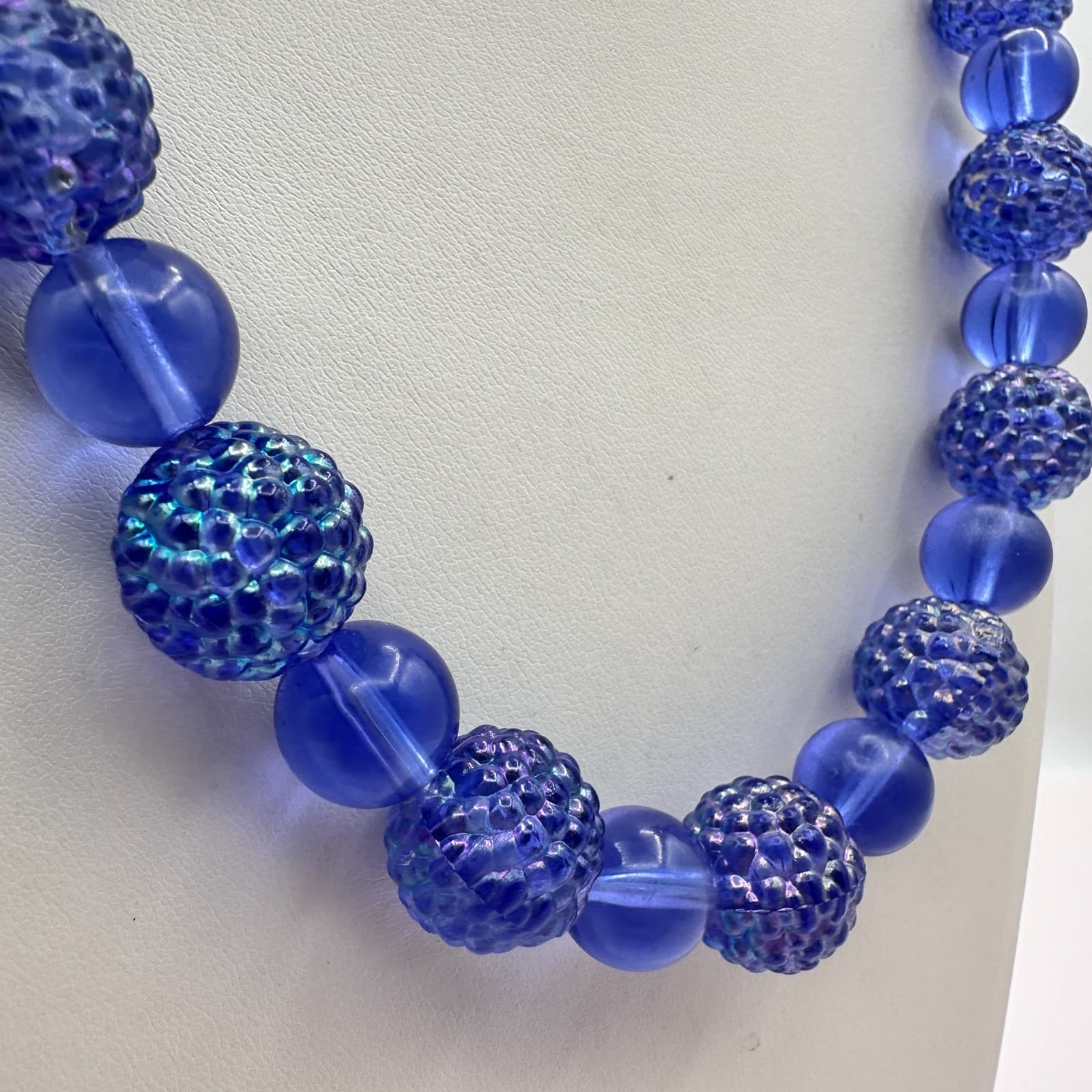 Vintage 90s Cobalt Blue Iridescent Berry Beaded lucite Necklace Women's Jewelry - Thumbnail 3