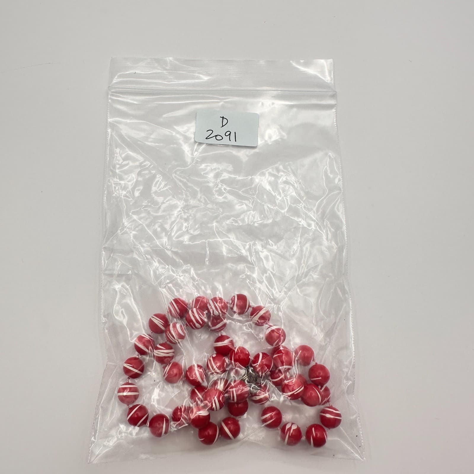 Vintage 80s Red White Swirl Ball Bead Necklace Choker Mod Plastic Retro Jewelry - Thumbnail 10