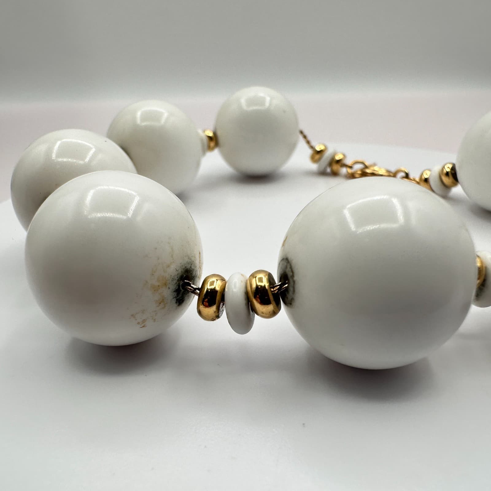 Vintage 80s White Oversized Bead Bracelet Gold Tone Chunky Statement Jewelry Bib - Thumbnail 4