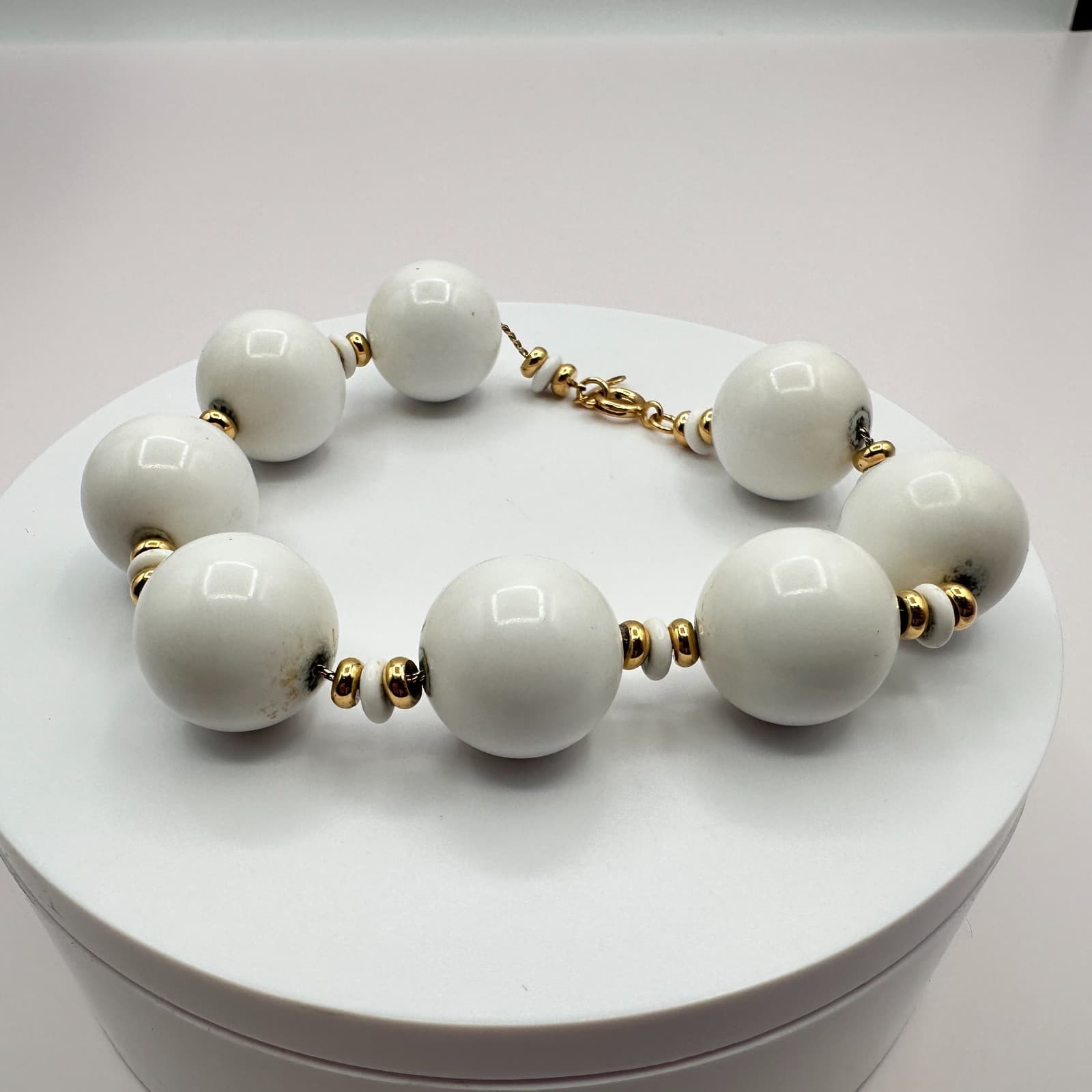 Vintage 80s White Oversized Bead Bracelet Gold Tone Chunky Statement Jewelry Bib - Thumbnail 3