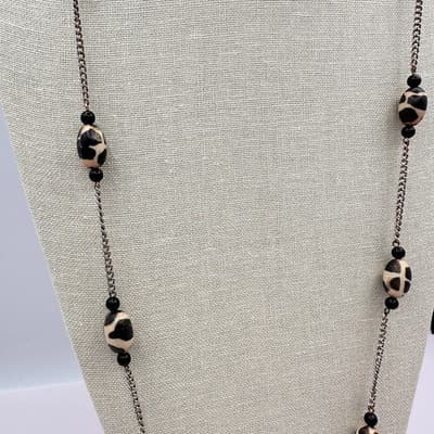 Vintage 90s Silver Tone Chain Necklace Cream & Black Spotted Oval Beaded Jewelry - Thumbnail 7