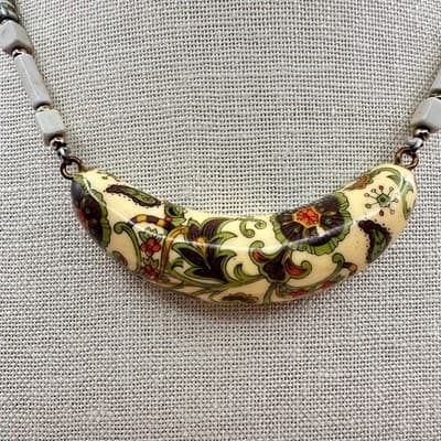 Vintage 90s Stone Bead Floral Crescent Pendant Necklace Silver Tone Jewelry - Thumbnail 2
