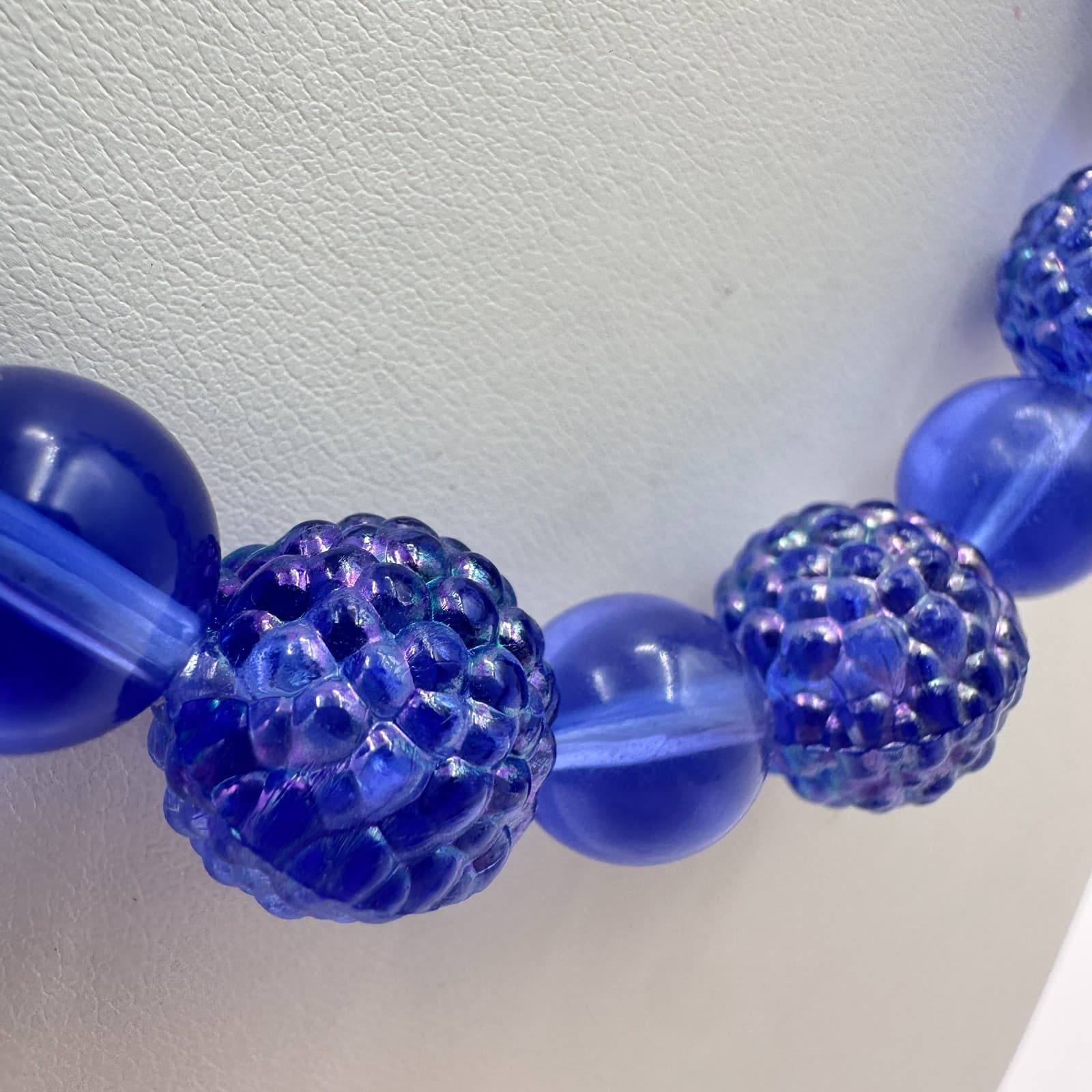 Vintage 90s Cobalt Blue Iridescent Berry Beaded lucite Necklace Women's Jewelry - Thumbnail 5