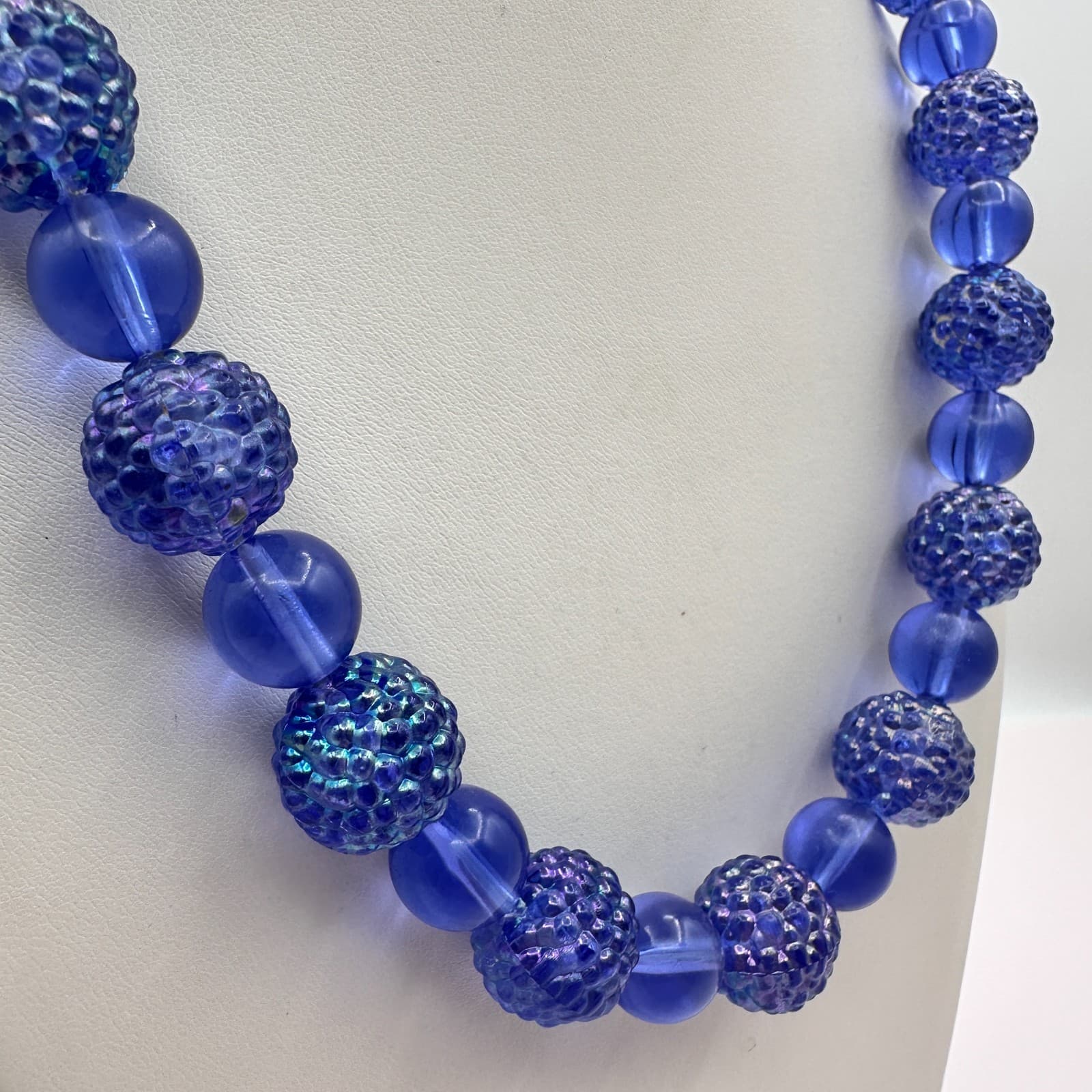 Vintage 90s Cobalt Blue Iridescent Berry Beaded lucite Necklace Women's Jewelry - Thumbnail 6