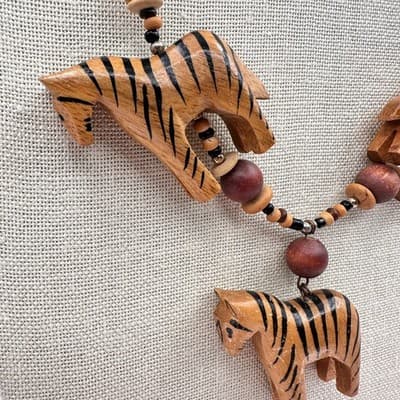 Vintage 90s Hand Carved Wooden Beaded Zebra Pendent Necklace Women's Jewelry Y2K - Thumbnail 4