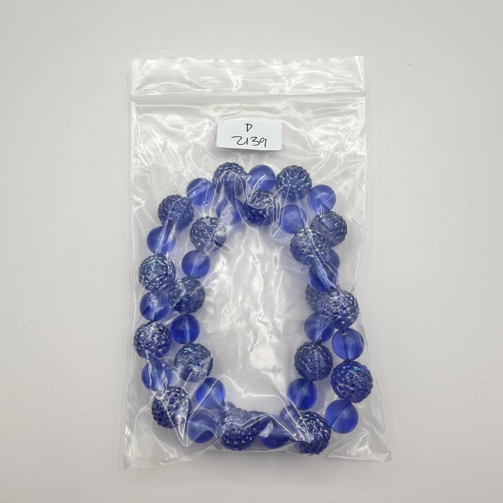 Vintage 90s Cobalt Blue Iridescent Berry Beaded lucite Necklace Women's Jewelry - Thumbnail 11