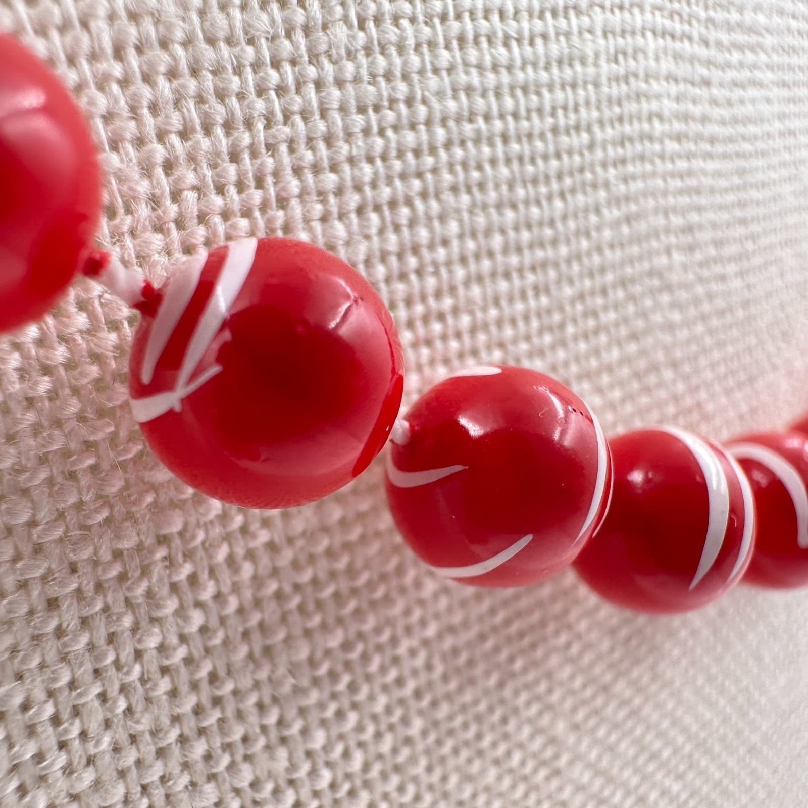 Vintage 80s Red White Swirl Ball Bead Necklace Choker Mod Plastic Retro Jewelry - Thumbnail 7