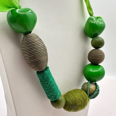 Vintage 90s Green Chunky Yarn Wrap Beaded Necklace Statement Women's Jewelry Y2K - Thumbnail 6