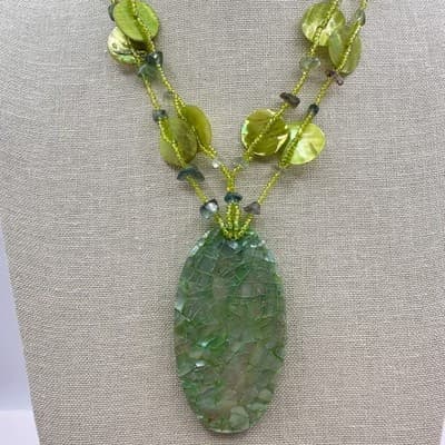 Vintage 80s Necklace Green Cracked Shell Pendant Disc Bead Multi-Strand Jewelry - Thumbnail 3