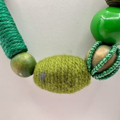 Vintage 90s Green Chunky Yarn Wrap Beaded Necklace Statement Women's Jewelry Y2K - Thumbnail 2