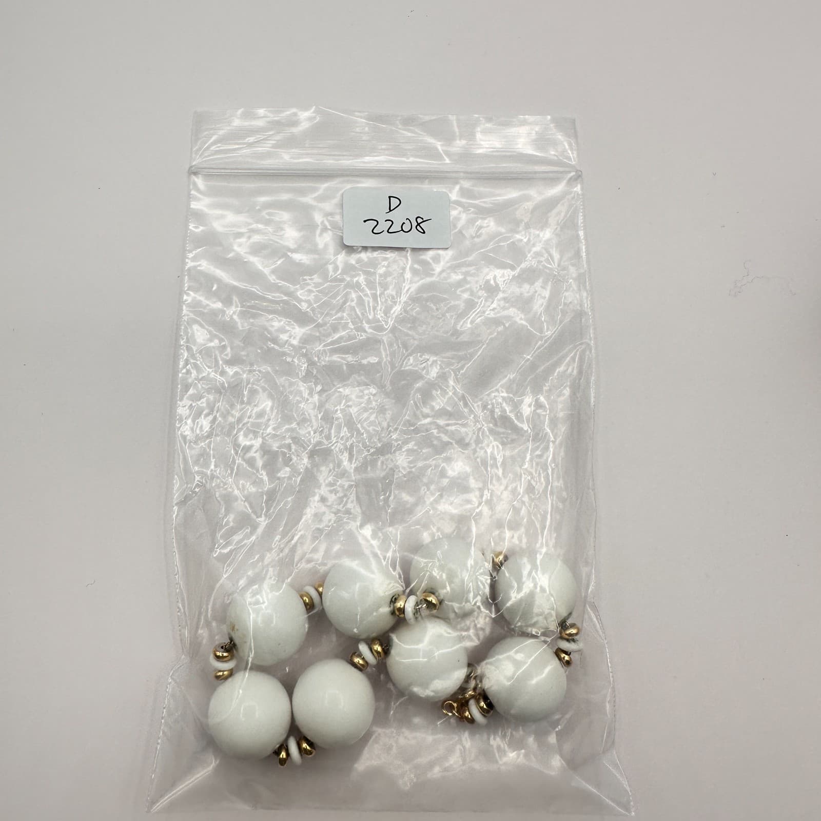 Vintage 80s White Oversized Bead Bracelet Gold Tone Chunky Statement Jewelry Bib - Thumbnail 7