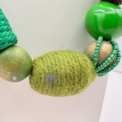 Vintage 90s Green Chunky Yarn Wrap Beaded Necklace Statement Women's Jewelry Y2K - Thumbnail 3