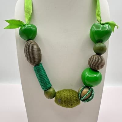 Vintage 90s Green Chunky Yarn Wrap Beaded Necklace Statement Women's Jewelry Y2K