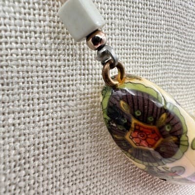 Vintage 90s Stone Bead Floral Crescent Pendant Necklace Silver Tone Jewelry - Thumbnail 4