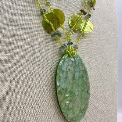 Vintage 80s Necklace Green Cracked Shell Pendant Disc Bead Multi-Strand Jewelry - Thumbnail 4