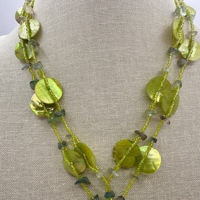Vintage 80s Necklace Green Cracked Shell Pendant Disc Bead Multi-Strand Jewelry - Thumbnail 6
